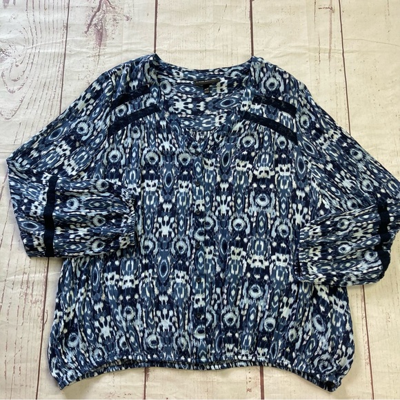 Lane Bryant Size 26 28 Blue Ikat Long Sleeve V Neck Top Lace Detail Gathered Hem - Picture 9 of 9